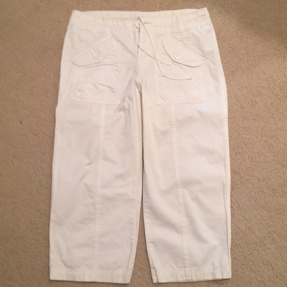 Size 6 white Capri pants